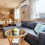 5 Person In Asaa-by Traum Asa