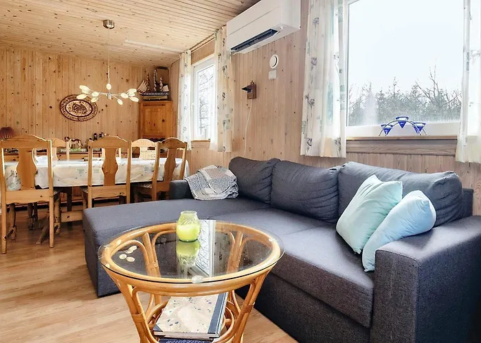 5 Person In Asaa-by Traum Aså